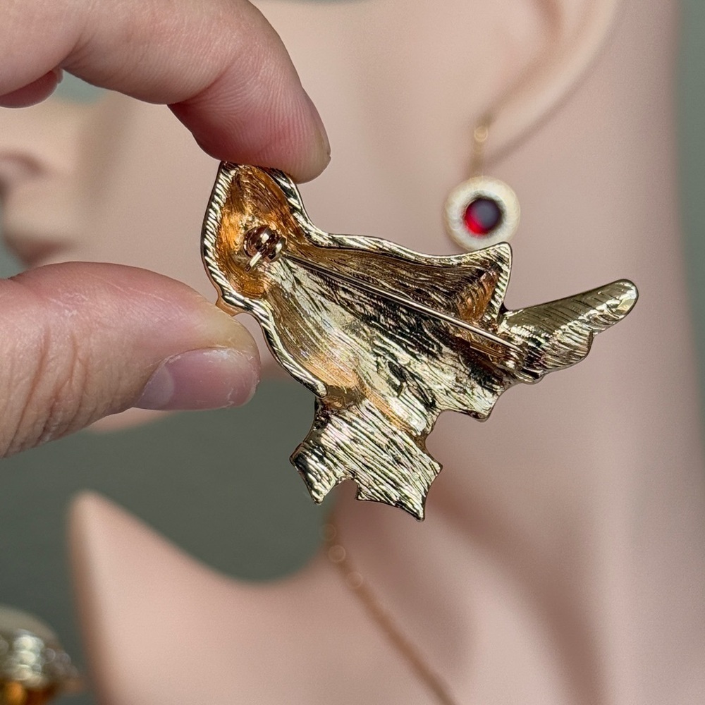 ⚜️❤️‍🔥  Red and Green Cardinal Brooch 🍃🎄 - Picture 4 of 8